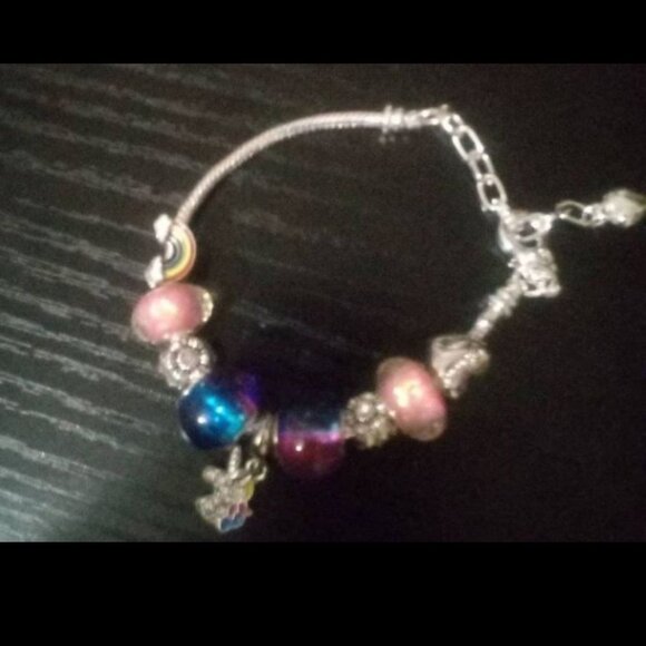 NwOT Multi Color Fashion Charm Bracelet - Picture 1 of 1